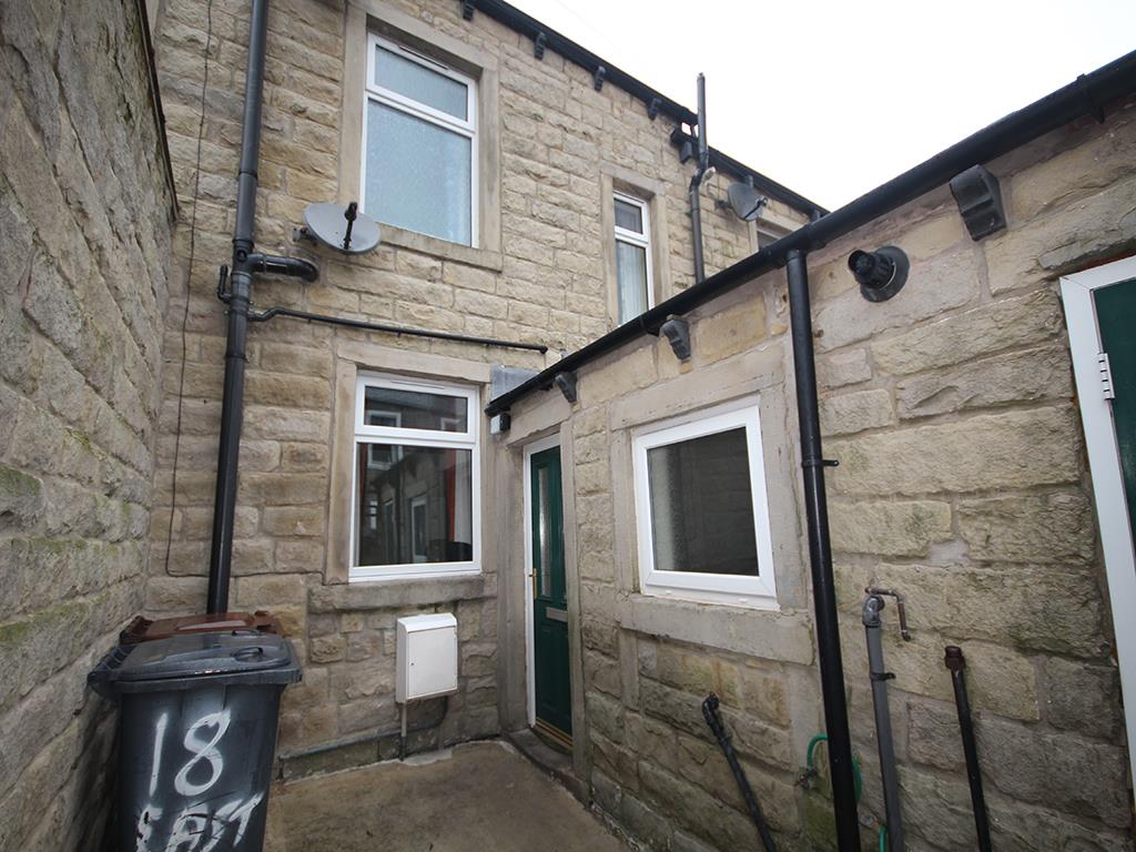 2 bedroom mid terrace house Let Agreed in Barnoldswick - 2016-04-05 08.20.14.jpg